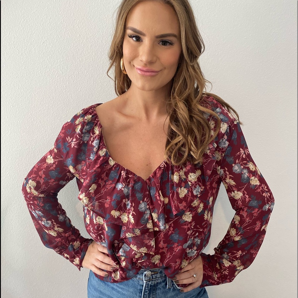 Floral/ruffle V neck top! Never worn